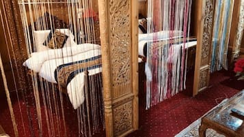 Kamar Double Deluks | 1 kamar tidur, seprai premium, brankas, dan meja kerja