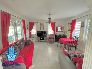 Smart TV, reproductor de DVD, libros y videoteca 