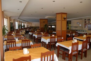 Breakfast, lunch, dinner served; international cuisine 