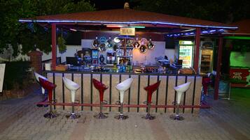 2 bars/lounges, poolside bar, beach bar