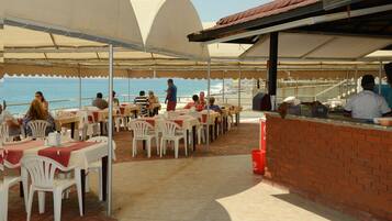 Breakfast, lunch, dinner served; international cuisine