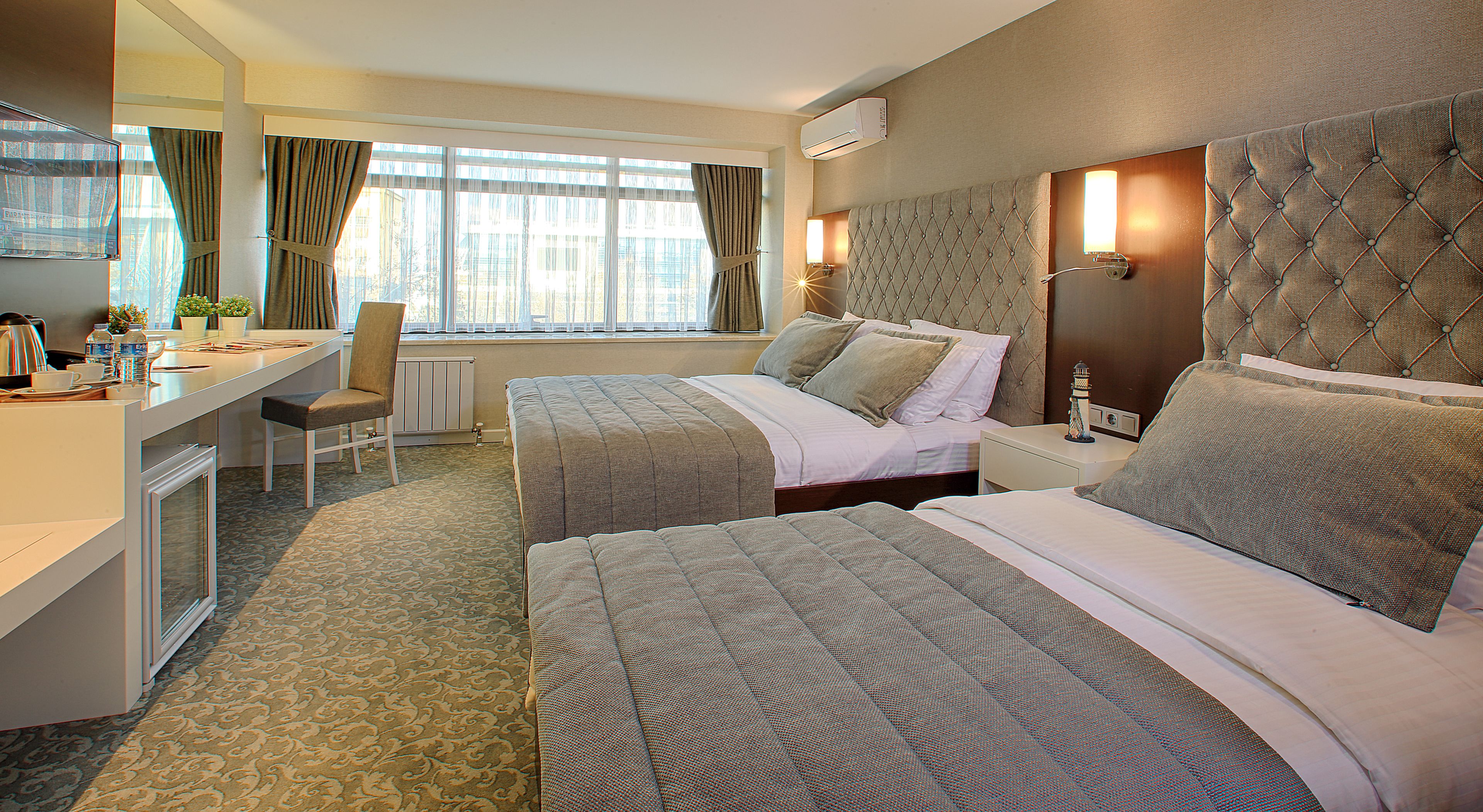 ห้องสแตนดาร์ดทริปเปิล | มินิบาร์, ตู้นิรภัยในห้องพัก, โต๊ะทำงาน, ผ้าม่านกันแสง