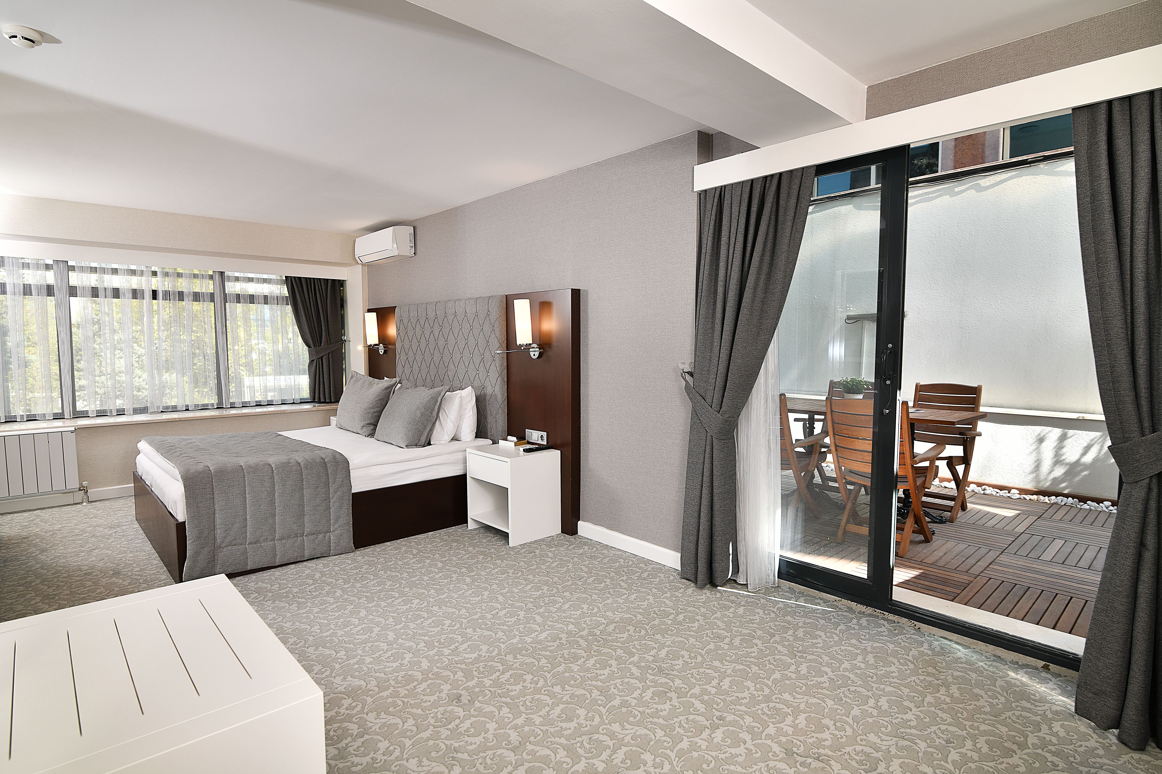 Executive Single Room | Minibar, in-room safe, desk, blackout drapes