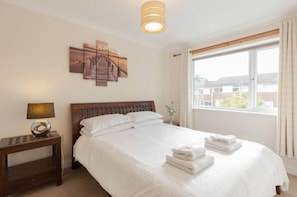 3 bedrooms, iron/ironing board, travel crib, internet