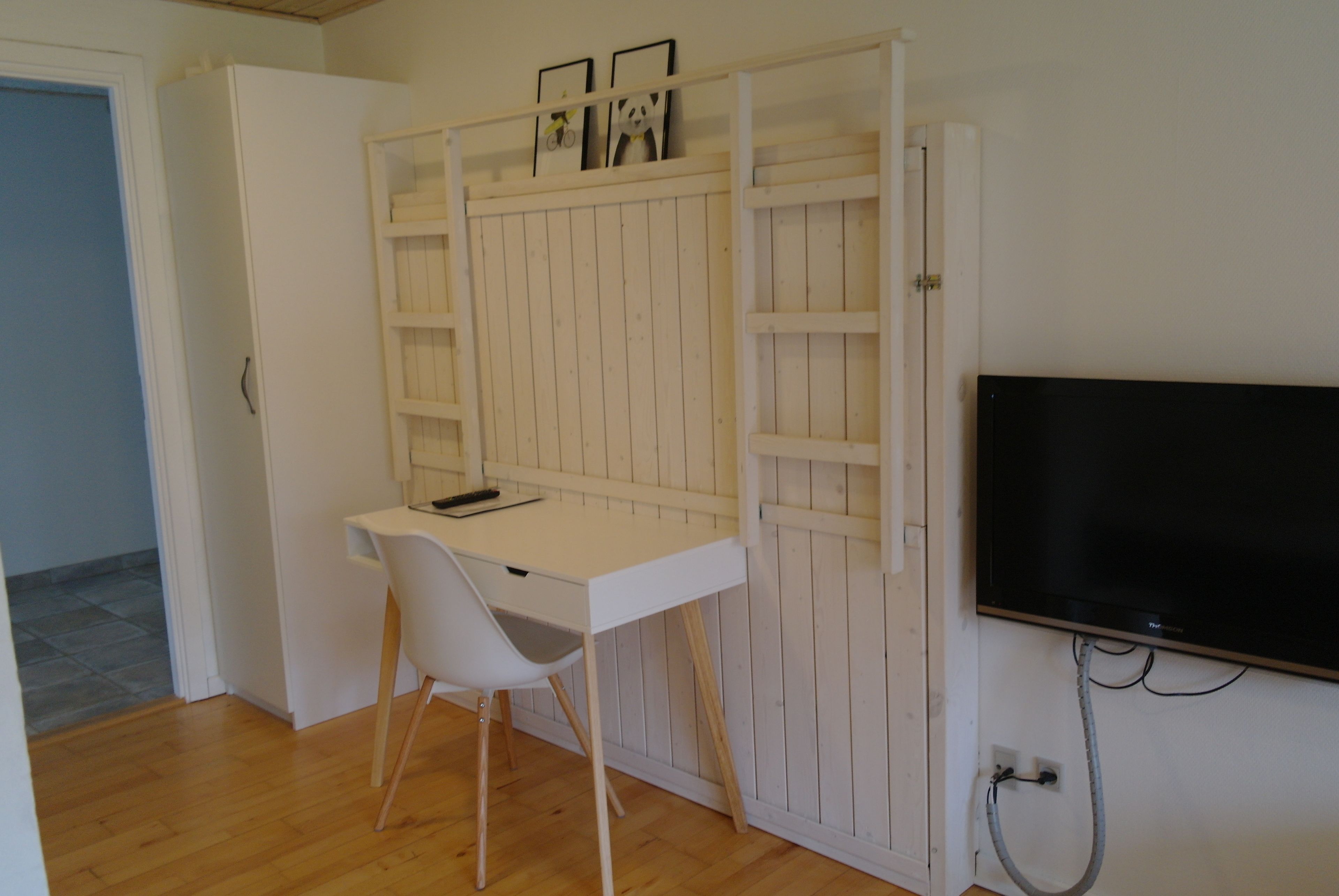 Phòng dành cho gia đình, nhiều giường | Khu phòng khách | TV màn hình phẳng 