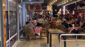 Café da manhã, almoço e jantar