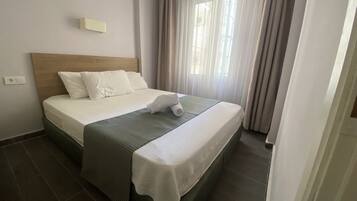Individualmente decorados, escrivaninha, quartos à prova de som