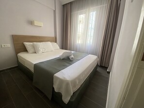 Individueel gedecoreerd, een bureau, geluiddichte muren, gratis wifi