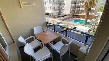 1 bedroom, individually decorated, desk, soundproofing