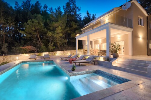 Sea View Villa with Pool in Protected Landscape “Kamenjak”