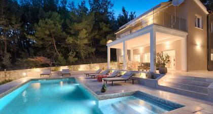 Sea View Villa with Pool in Protected Landscape “Kamenjak”