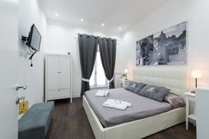 3 bedrooms, desk, iron/ironing board, travel crib