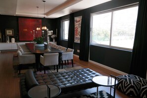 Penthouse | Living area | Flat-screen TV - 15 on Upper Orange (Cape Town)