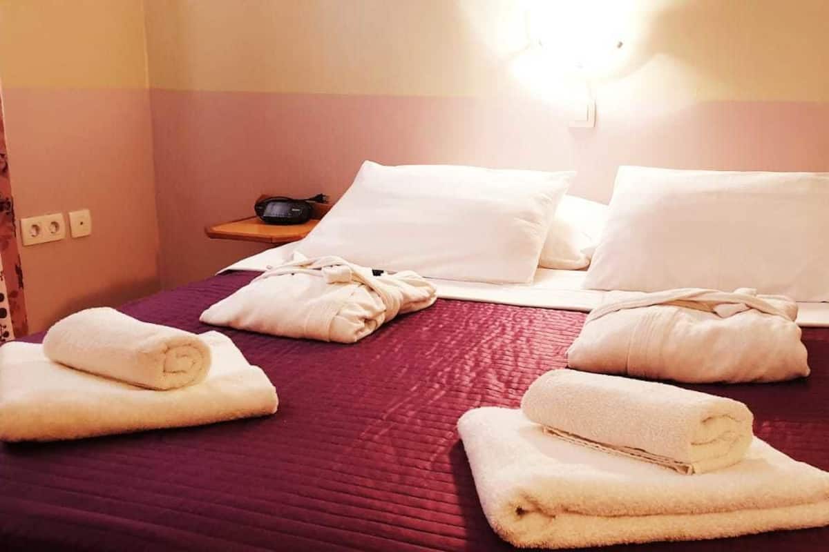 Comfort Apartment, 2 Bedrooms (Punta Radman, Put 5) | Iron/ironing board (on request), cribs (free), bed sheets