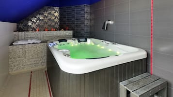 Indoor spa tub