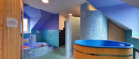 Bathtub spa indoor