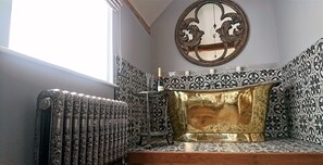 Deluxe King Room with Luxury Bath | Premium bedding, in-room safe, individually decorated - The Mill - Long Melford (Sudbury)