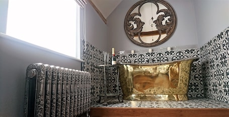 Deluxe King Room with Luxury Bath | Premium bedding, in-room safe, individually decorated
