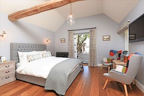 豪華客房, 1 張特大雙人床, 浴缸 | 高級寢具、客房內保險箱、獨特裝潢、布置獨特