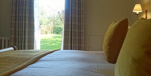 豪華客房, 1 張特大雙人床, 壁爐, 花園 | 客房景觀