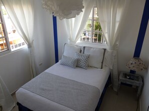 3 habitaciones, tabla de planchar con plancha, internet y ropa de cama 