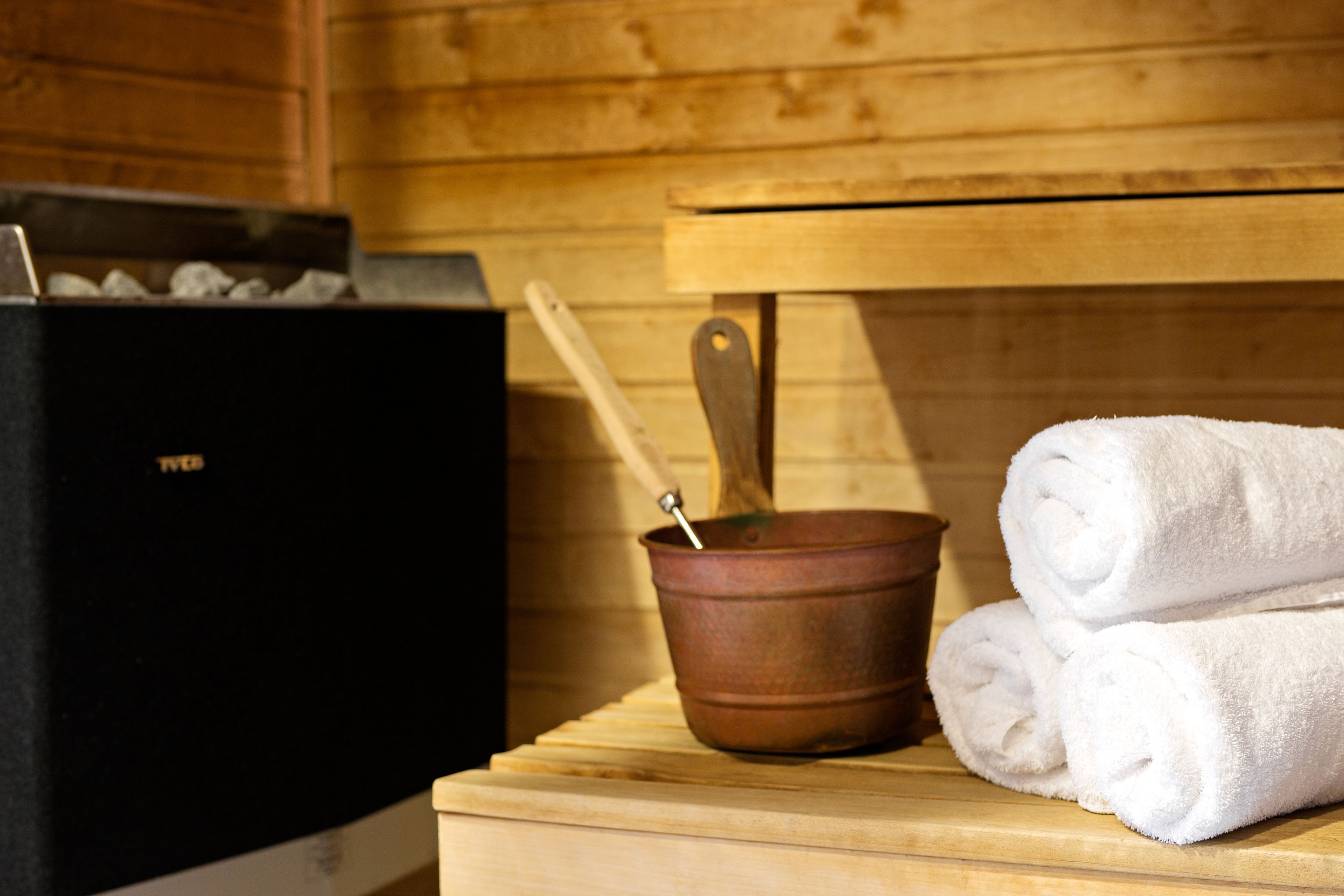 couples treatment room(s), aromatherapy, hot stone massages, body wraps