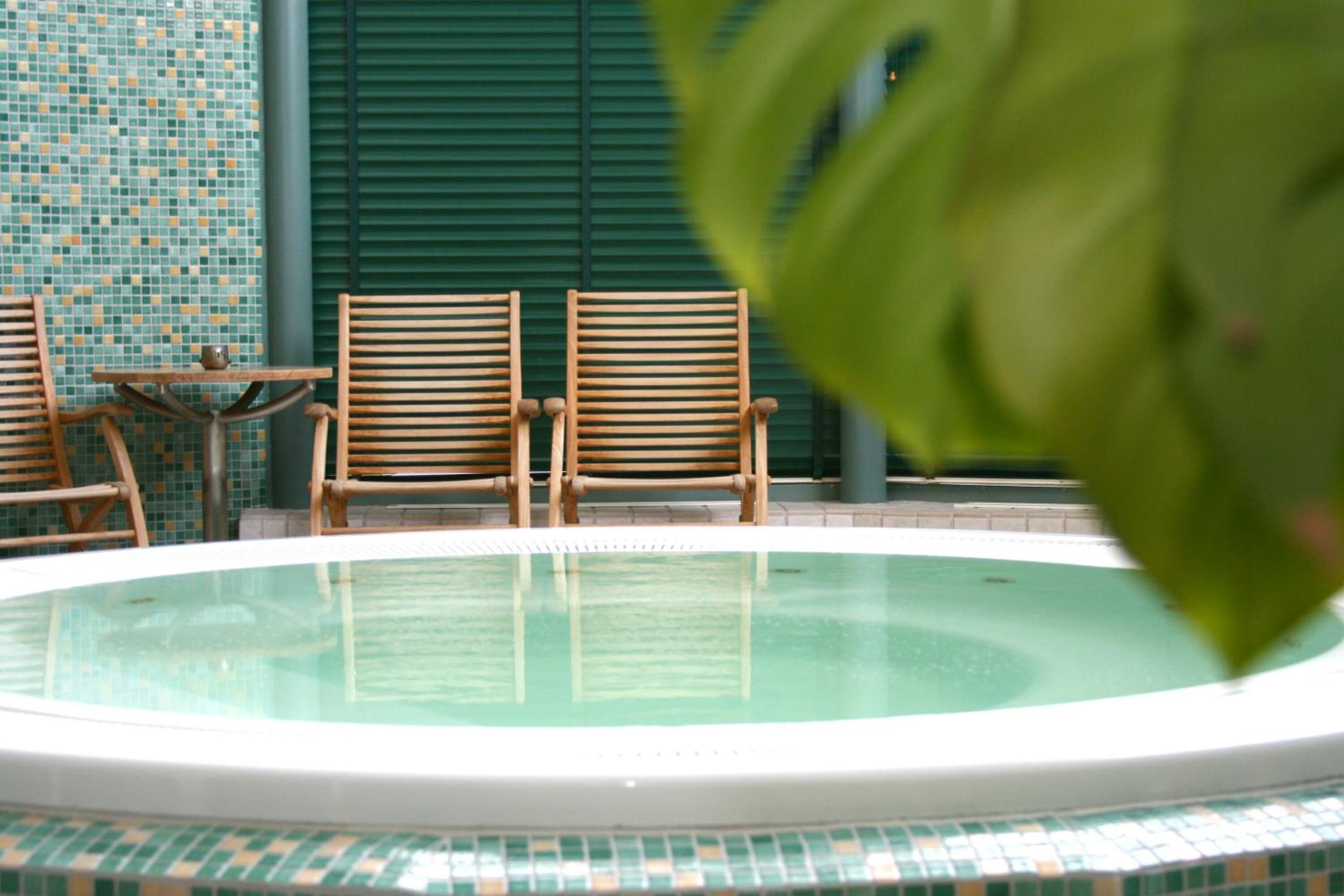 couples treatment room(s), aromatherapy, hot stone massages, body wraps