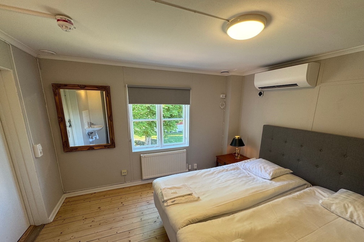 Eenvoudige tweepersoonskamer | 1 slaapkamer, verduisterende gordijnen, beddengoed