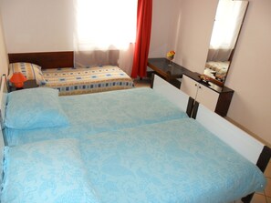 1 bedroom, iron/ironing board, WiFi, bed sheets - Apartment near to the beach (Porec)