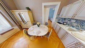 Sengetøy av topp kvalitet, lydisolert, barnesenger og wi-fi (inkludert)
