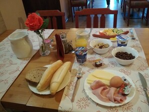 Daily buffet breakfast for a fee - Apartments Kroměříž (Kromeriz)