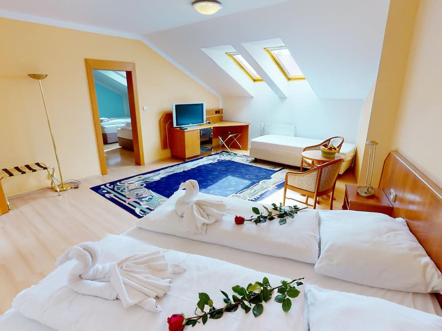 Deluxe Apartment (Suite 2+2 Centrum KM) | Premium bedding, individually furnished, soundproofing