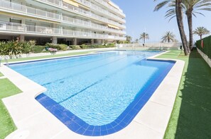 Pool - Ocean view condo located in front of the beach with sunny terrace (Playa de Gandía)