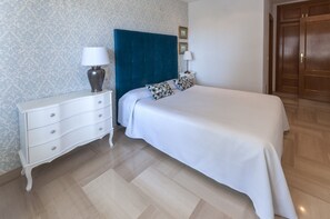 3 chambres, fer et planche à repasser, Wi-Fi gratuit, draps fournis