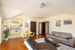 TV - New brand apartment with sea view  (Dubrovnik)