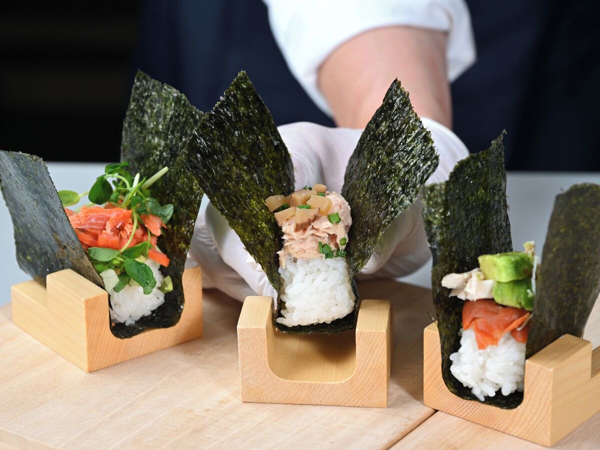 Daily buffet breakfast (JPY 3200 per person)