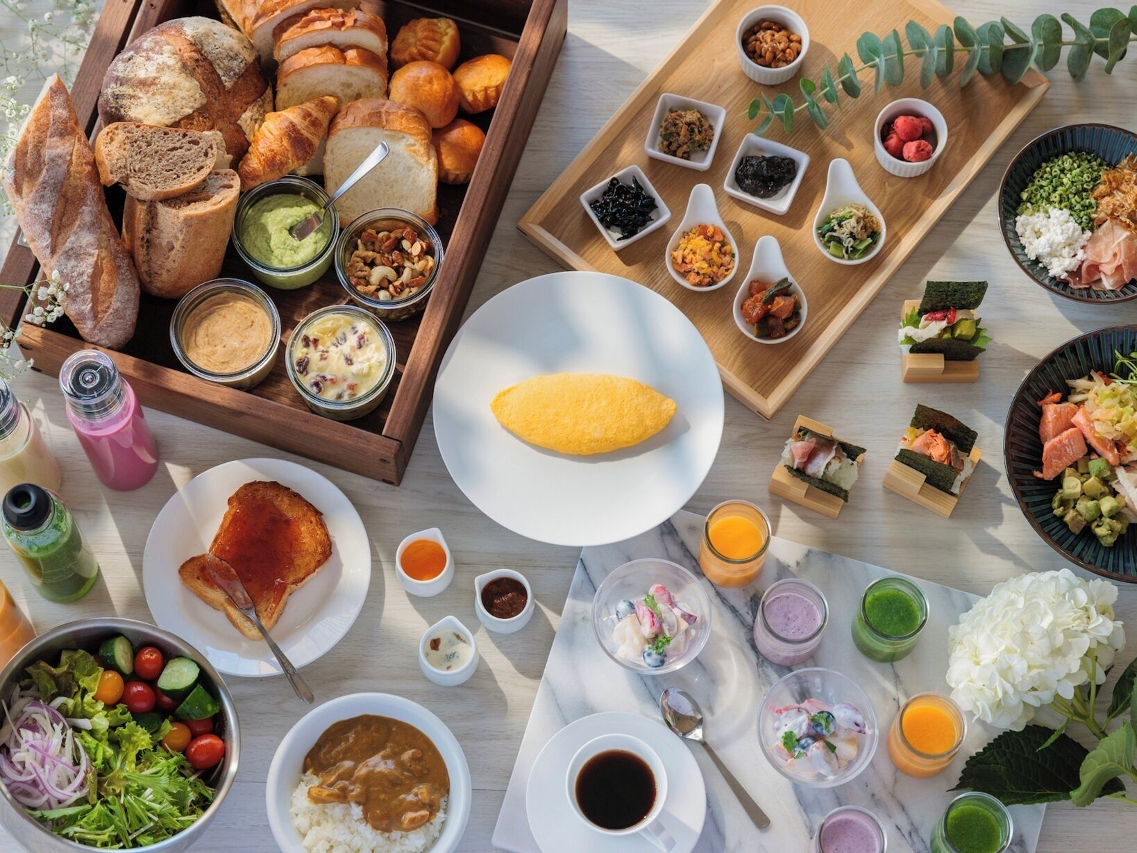 Daily buffet breakfast (JPY 3200 per person)