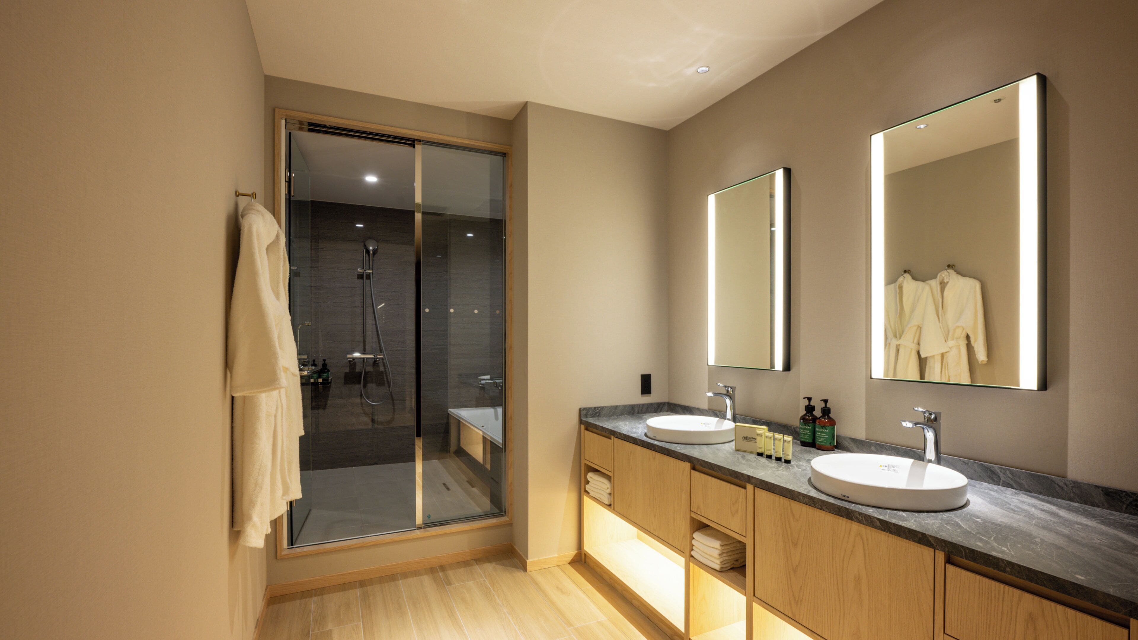 suite, 2 single beds, club lounge access | 1 bedroom, desk, iron/ironing board, free wifi