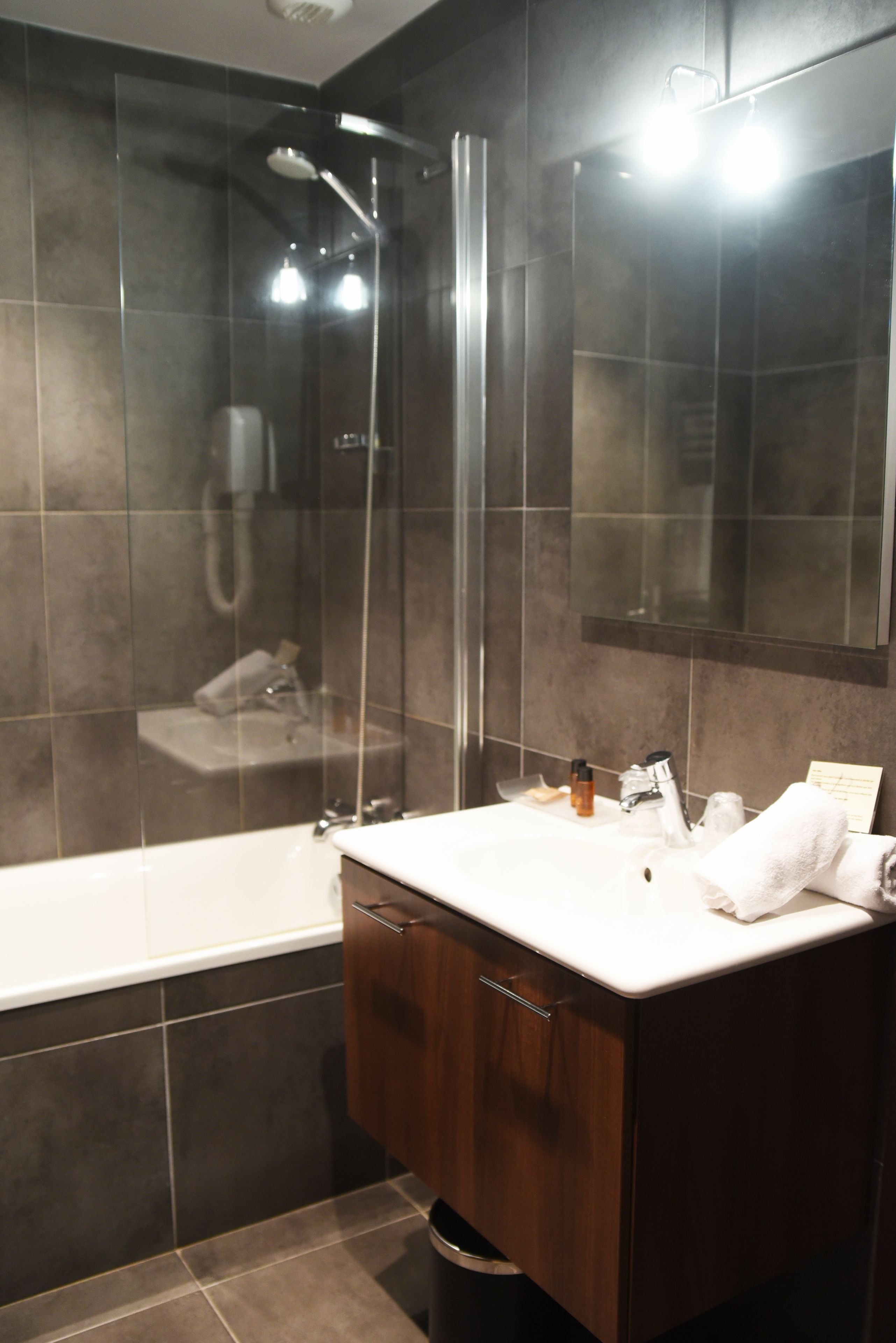 comfort double room | bathroom | free toiletries, hair dryer, towels