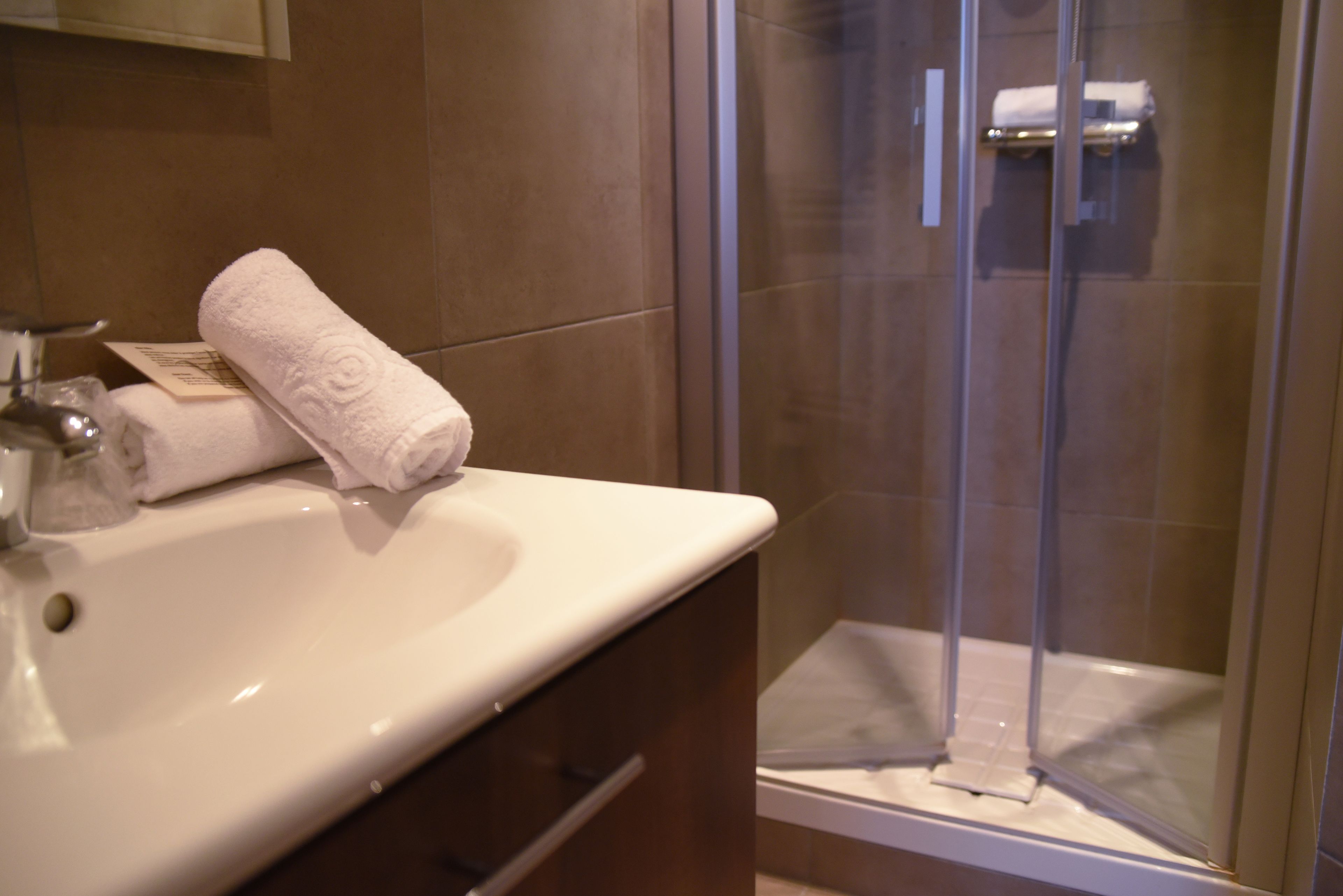 comfort double or twin room | bathroom | free toiletries, hair dryer, towels