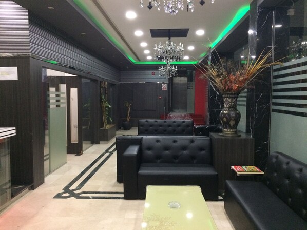 Lobby sitting area - Imperial Suites Hotel (Manama)