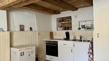 Réfrigérateur, four, plaque de cuisson, cafetiÚre/bouilloire