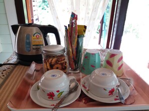 Quarto família, terraço, vista para o rio | Café e/ou cafeteira