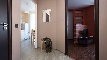 Apartment, 1 Schlafzimmer (Kuznetsova str. 21-174) | Wohnbereich | Fernseher