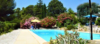 Villa met zeezicht, zwembad, toegang tot privéstrand, tennis, in de buurt van Saint-Cyr-sur-mer