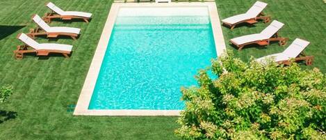 En sÀsongsöppen utomhuspool