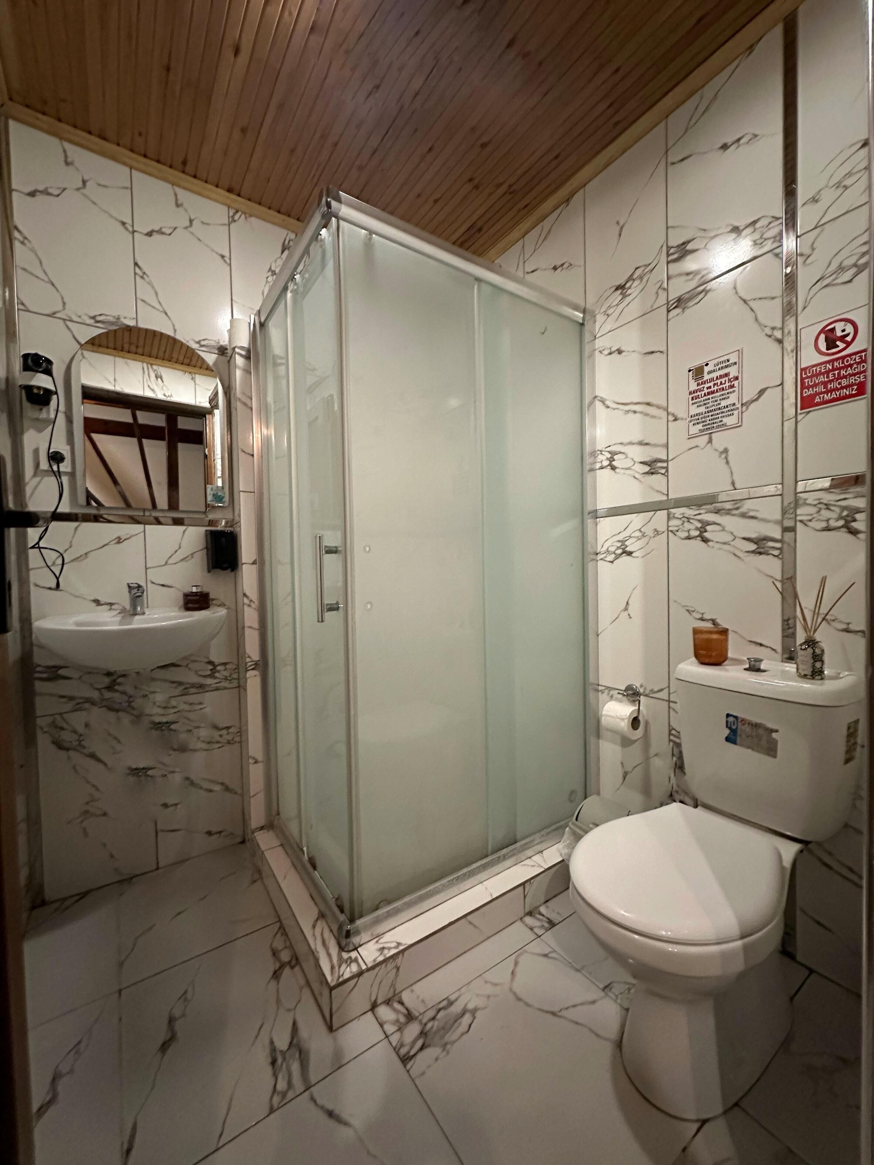 shower, rainfall showerhead, free toiletries, hair dryer