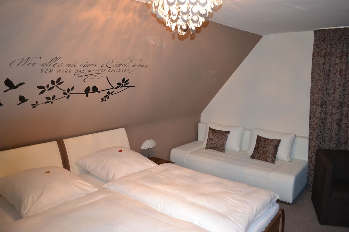 Desk, rollaway beds, free WiFi