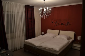 Tweepersoonskamer | Een bureau, extra bedden, gratis wifi