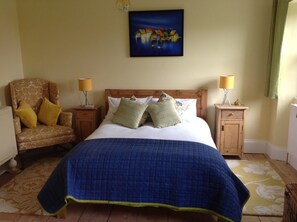 Double Room, 1 King Bed (Lotus)